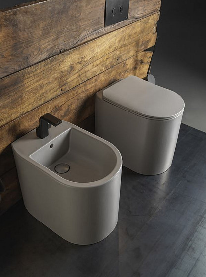 ASTRA CENERE A TERRA FILO MURO 1.JPG